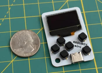 KickStarter project မှ ကမ္ဘာ့အသေးဆုံး Game စက် Arduboy Mini ကို ထုတ်လုပ်ရောင်းချ