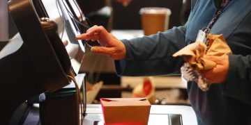 အလစ်သုတ်ခြင်း၊ ကိုယ်တိုင်ငွေရှင်းစနစ်နှင့် AI ရဲ့ ကန့်သတ်ချက်